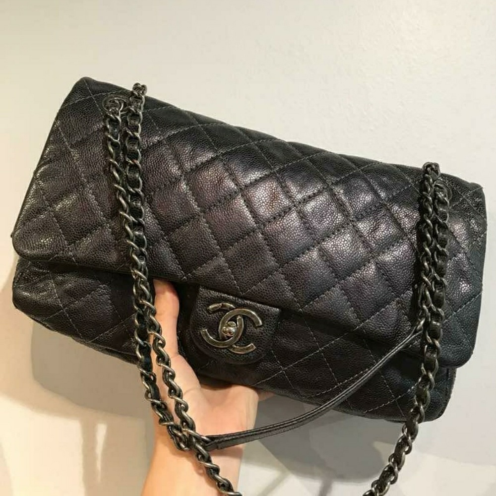 SOLD CHANEL Jumbo Grey/Black Easy Flap